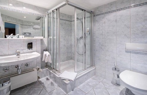 Aachen Hotel | Art Hotel Aachen: Relaxing Pool, Spa & Family-Friendly Stay