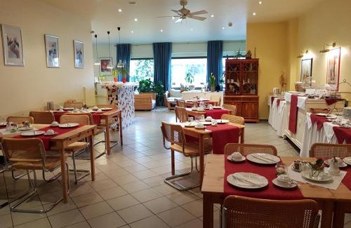 Wahnheide Hotel | Stylish Art Hotel Köln: Pet-Friendly with Breakfast Included