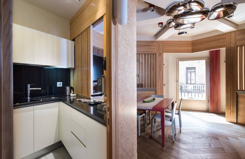 Historic Center Hotel | Explore Art Hotel Orologio: Exceptional 4-Star Experience