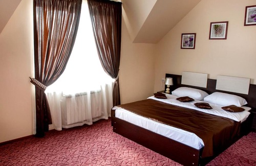 Kamensk-Shakhtinsky Hotel | Stylish Art Hotel with Breakfast and 9/10 Guest Rating