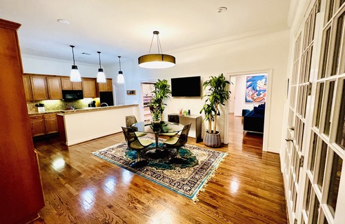 Dallas House | Discover ART HOUSE: 5 Mins from Highland Park Village