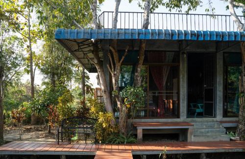 Chiang Dao House | Art House at Chiangdao - Tranquil Lake Retreat with Dining