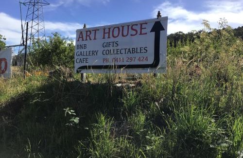 Huonville Bed & Breakfast | Art House: Guest Rated 8.2 with Restaurant & Kitchen