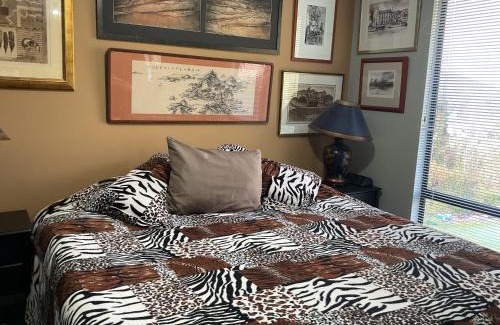 Huonville Bed & Breakfast | Art House: Guest Rated 8.2 with Restaurant & Kitchen