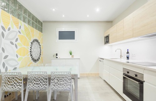 Esquerra de l'Eixample Apartment | Exceptional Art House City Centre Universitat with Spa & More