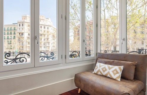 Esquerra de l'Eixample Apartment | Exceptional Art House City Centre Universitat with Spa & More