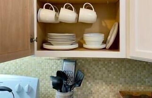 South Perry District House | Art House Down: Pet-Friendly Retreat with Kitchen Amenities