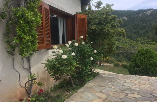 Sithonia House | Discover an Art House Oasis in Private Sithonia