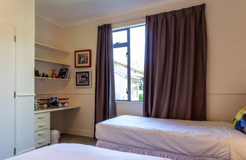 Lower Shotover House | Art House Oasis in Sculpture Garden with Spa & Kitchen