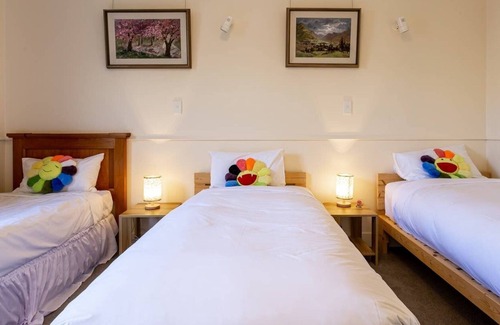 Lower Shotover House | Art House Oasis in Sculpture Garden with Spa & Kitchen