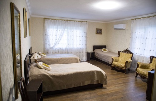 Tsqaltubo House | Cozy Art House Kutateli: Family-Friendly with Breakfast