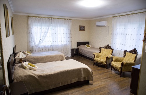 Tsqaltubo House | Cozy Art House Kutateli: Family-Friendly with Breakfast