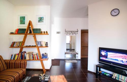 Uzhhorod Apartment | Art-House: Pet-Friendly Retreat with Breakfast & High Rating