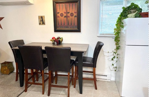 South Perry District House | Art House Up: Unique, Comfy Stays with Breakfast Included