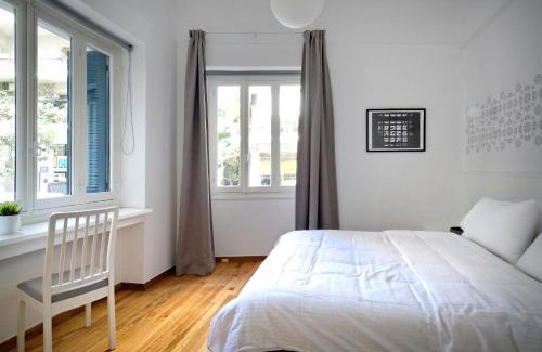Pangrati Apartment | Experience Art in Athens Suite: Family-Friendly Retreat