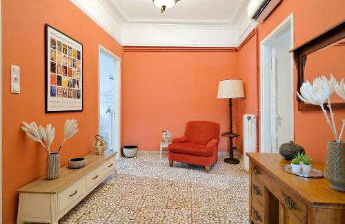 Pangrati Apartment | Experience Art in Athens Suite: Family-Friendly Retreat