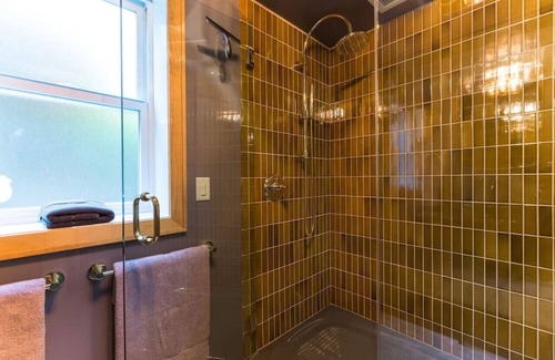 Miraloma Park House | Art & Music Lovers Retreat in Heart of SF with Parking