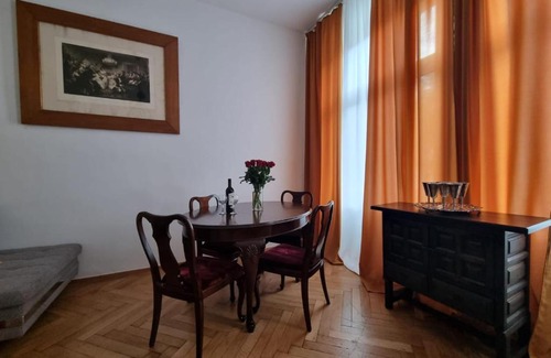 Nibelungen-Viertel Apartment | Historic Art Nouveau Apartment in Family-Friendly Vienna