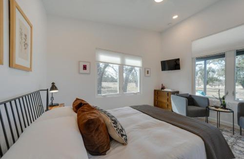 Fredericksburg Apartment | Cozy Art Ranch Fredericksburg Studio Near Hill Top Cafe