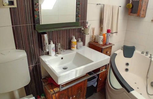 Ljubljana Apartment | Cozy Art Room: Shared Kitchen & Bath in Ljubljana