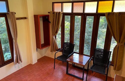 Khlong Sok Resort | Discover Art's Riverview Lodge: Family-Friendly Retreat