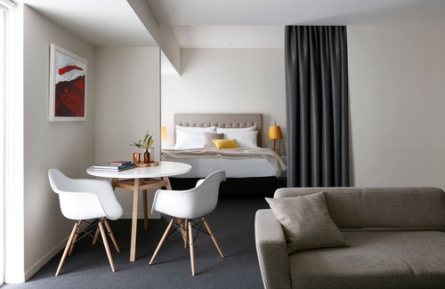 Walkerville Hotel | Experience Art Series - The Watson: 4-Star Comfort Awaits
