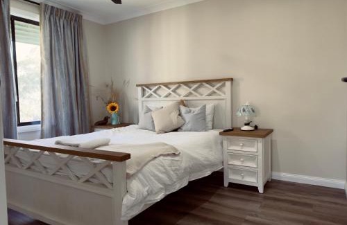 Wallabadah House | Pet-Friendly Art Shack @ Wilgabah with Oceanfront Views