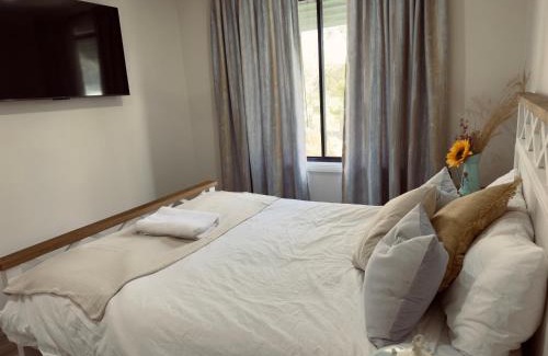 Wallabadah House | Pet-Friendly Art Shack @ Wilgabah with Oceanfront Views