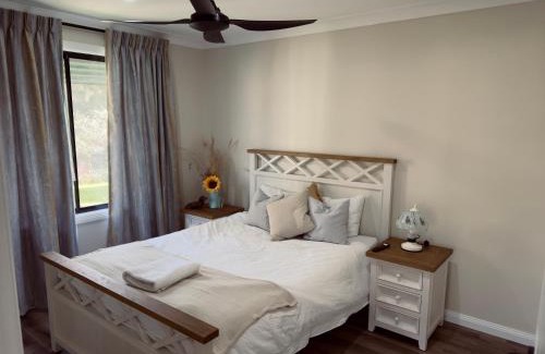 Wallabadah House | Pet-Friendly Art Shack @ Wilgabah with Oceanfront Views