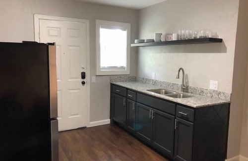 Kessler Apartment | ART♥ State Fair Suite: 1 BR Apartment with Breakfast & Kitchen