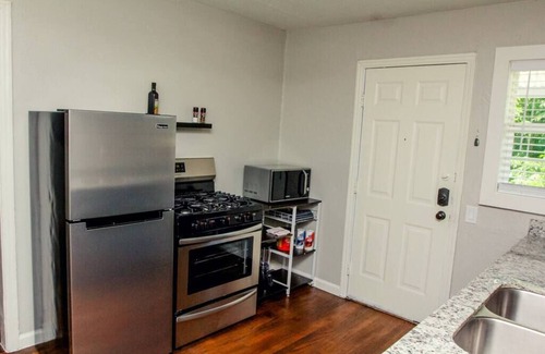 Kessler Apartment | ART♥ State Fair Suite: 1 BR Apartment with Breakfast & Kitchen