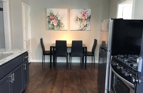 Kessler Apartment | ART♥ State Fair Suite: 1 BR Apartment with Breakfast & Kitchen