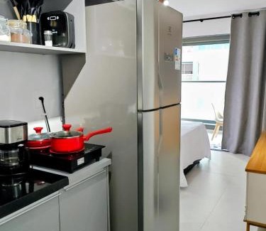 Armacao Apartment | Art Studio - Pé na Areia Praia de Armação - 30m com Varanda - Unid 424