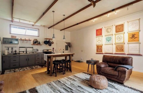 Kerhonkson House | Guest Rated: Dream Art Studio in the Gunks with Kitchen