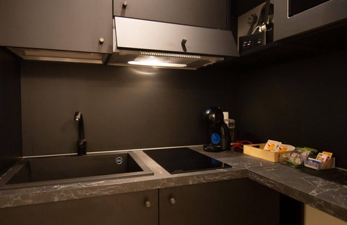Brindisi Histotic Center House | Stylish Art Suite with Kitchen at Palazzo Bellocchi, Brindisi