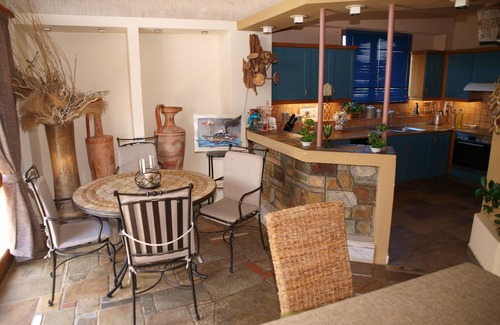Makrys Tichos Villa | ART VILLA: Hilltop Retreat with Full Kitchen Amenities