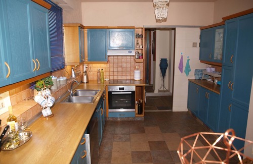 Makrys Tichos Villa | ART VILLA: Hilltop Retreat with Full Kitchen Amenities