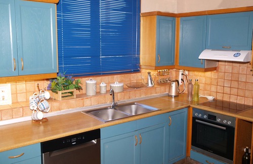 Makrys Tichos Villa | ART VILLA: Hilltop Retreat with Full Kitchen Amenities