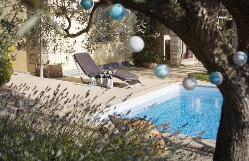 Sorici Villa | Art Villa Retreat with Pool, Pet-Friendly & Family Welcome