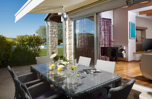 Sorici Villa | Art Villa Retreat with Pool, Pet-Friendly & Family Welcome