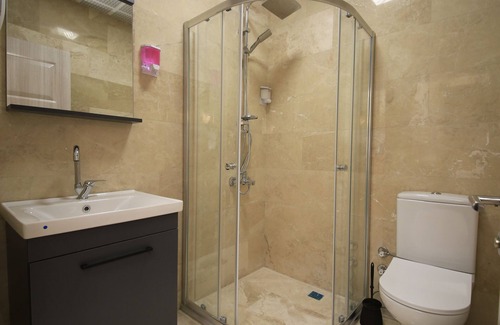 Yenimahalle House | Art Winner: Rated 10/10 with Pet-Friendly Amenities