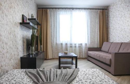 Avtozavodsky City District Apartment | Top-Rated ARTapart на бульваре Южном with Wheelchair Access