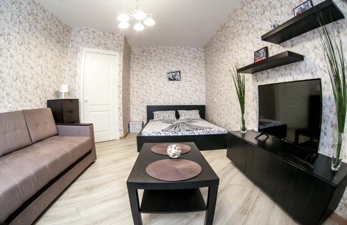 Avtozavodsky City District Apartment | Top-Rated ARTapart на бульваре Южном with Wheelchair Access