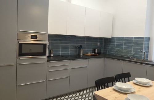 Inner City Budapest Apartment | Experience ArtApart K1: Family-Friendly Stay in Budapest