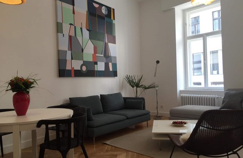 Inner City Budapest Apartment | Experience ArtApart K1: Family-Friendly Stay in Budapest