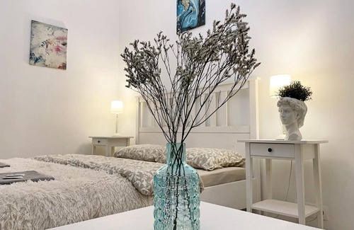 Nizhniy Novgorod City Centre Apartment | Top-Rated ArtDECO Mini-Hotel with Kitchen on Gor'kogo Square