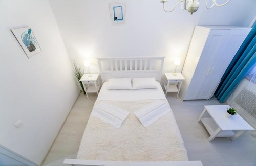 Nizhniy Novgorod City Centre Apartment | Top-Rated ArtDECO Mini-Hotel with Kitchen on Gor'kogo Square