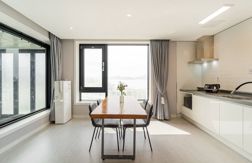 Sacheon Apartment | Relax at Arte Resort Spa & Pool Villa with Ocean Views