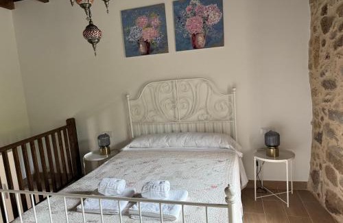 Padron Apartment | Family-Friendly Getaway at Arteleira Room’s - Rated 8.5/10