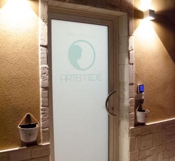 San Cipriano Picentino Apartment | Relaxing Artimede "Arco Antico" B&B Suite with Spa